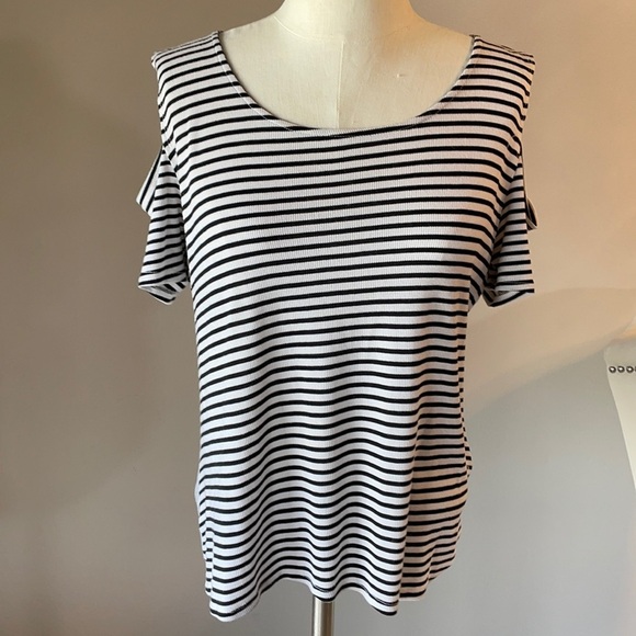 Anthropologie W5 cold shoulder women’s top. Striped High low pleat back Size L - Picture 1 of 11